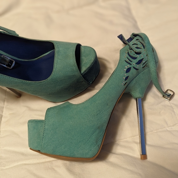 High heels - Picture 4 of 5